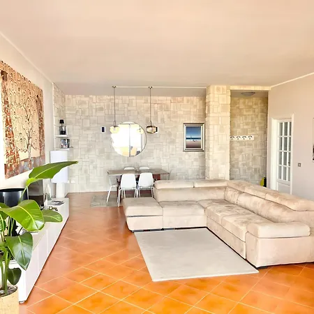 Della Baia Villa Varazze