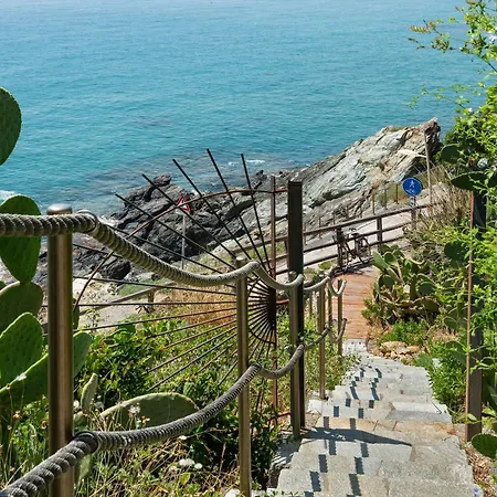 Della Baia * Varazze
