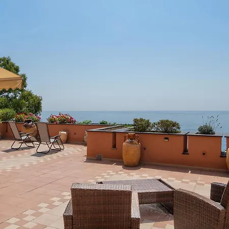 Della Baia Villa Varazze